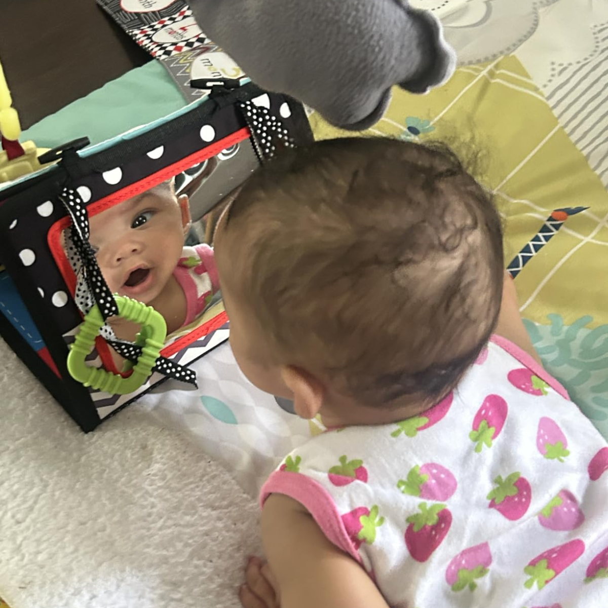 Senzorična igrača za igro na trebuščku z trobljo | 0–12 mesecev